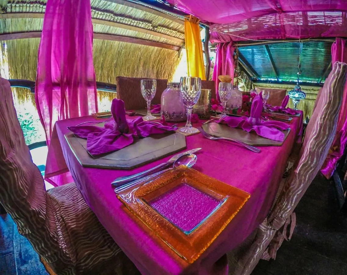 سوفريير Crystals Villa Hotel