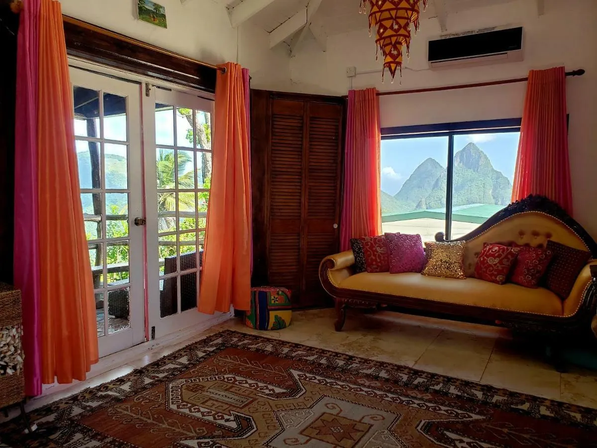 سوفريير Crystals Villa Hotel