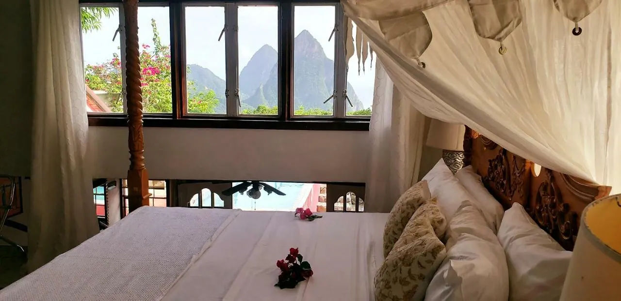 سوفريير Crystals Villa Hotel